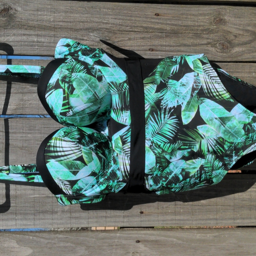NWT TORRID Palm Leaf Vixen Swimsuit 2x